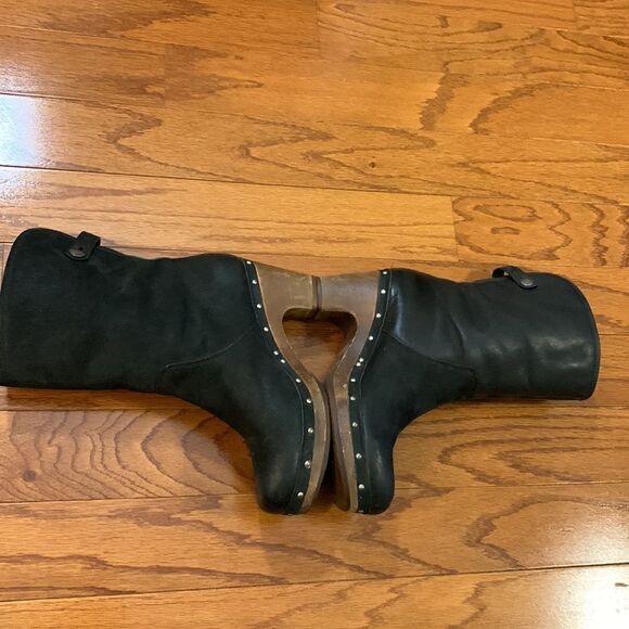 UGG Size 6 Lynnea black suede shearling lined clog boots - Picture 2 of 14